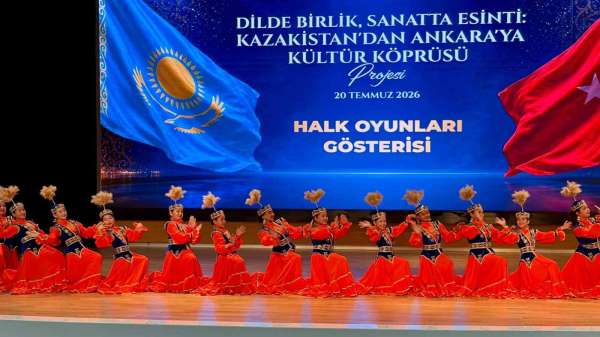 Türkiye-Kazakistan dostluğu halk oyunlarıyla sahneye taşındı