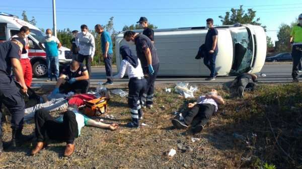Samsun'da minibüs devrildi: 15 yaralı 