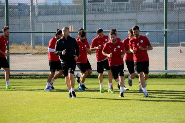 Sivas Belediyespor, günde çift idmanla lige hazırlanıyor 