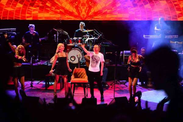 Serdar Ortaç Bursa'da açıkladı: 'Artık bekar ve dullara şarkı okuyacağım'