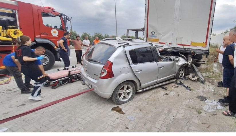 Samsun'da otomobil tırın altına girdi: 1 ölü, 3 yaralı