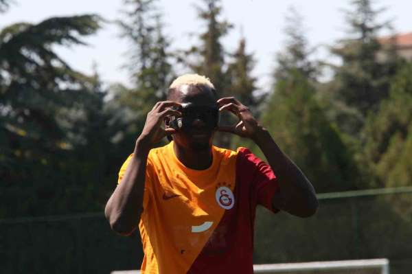 Osimhen'i Eskişehir'de gören şaşırıyor