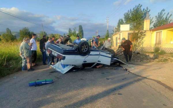 Tokat'ta otomobil ile traktör çarpıştı: 1 yaralı
