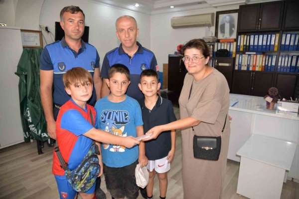 Türkeli'de örnek çocuklar: Buldukları 13 bin 400 lirayı teslim ettiler