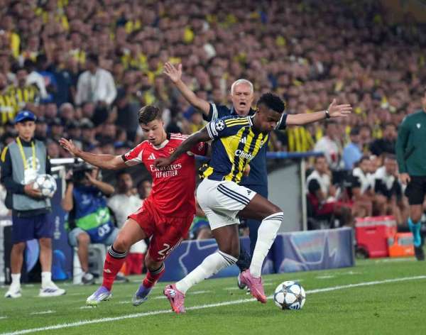 UEFA Şampiyonlar Ligi: Fenerbahçe: 0 - Benfica: 0