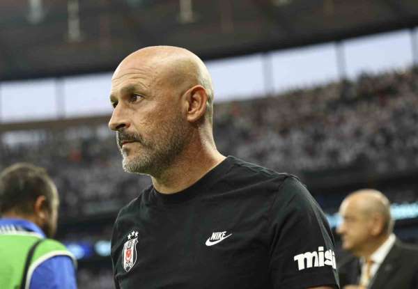 Beşiktaş tribünlerinden Vincenzo Italiano'ya destek