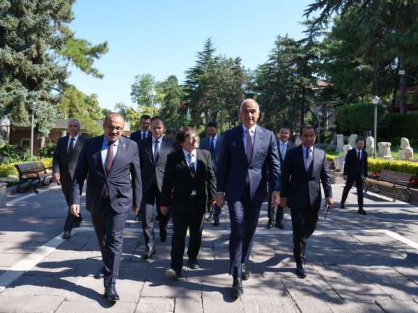 Hitit İmparatorluğu'nun izlerini taşıyan sergi ziyaretçilerini ağırlıyor