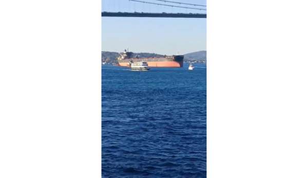 Kerç Boğazı'nda İHA saldırısına uğrayan gemi İstanbul Boğazı'ndan geçti