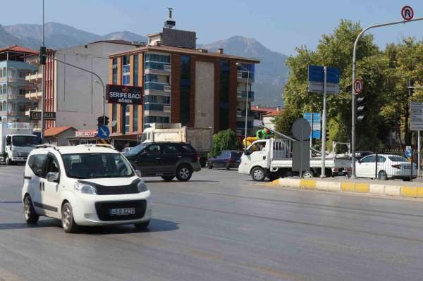 Kural tanımaz trafik magandaları kazaya davetiye çıkarıyor