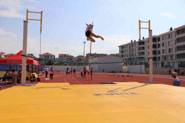 Kütahya'da 30 Ağustos Zafer Kupası'nda atletizm heyecanı sona erdi