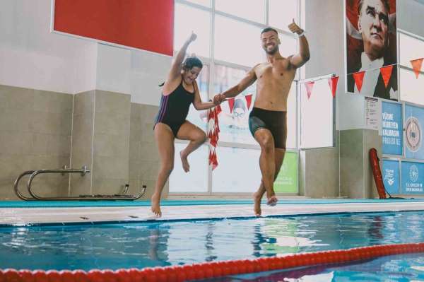 Özel sporcular Pınarbaşı Yüzme Havuzu'nda sporla buluşuyor