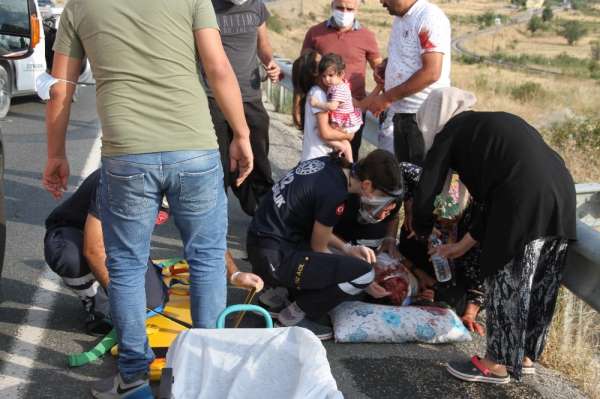 Erzincan'da trafik kazası: 1'i ağır, 5'i çocuk 7 yaralı 