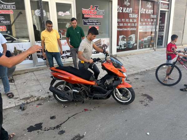 Kilis'te iki motosikletin karıştığı kazada 3 kişi yaralandı