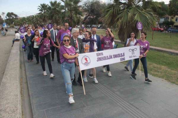 Sağlıkçılar 'Dünya Jinekolojik Onkoloji Günü'nde farkındalık için yürüdü
