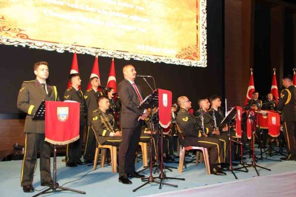 Dörtyol Meydanı'nda 3'üncü Ordu Komutanlığının tarihçesinin ele alındığı oratoryo sahnelendi