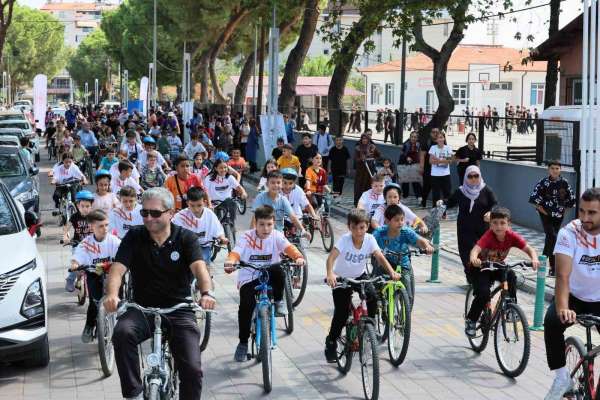 Saruhanlı'da bisiklet turuna büyük ilgi