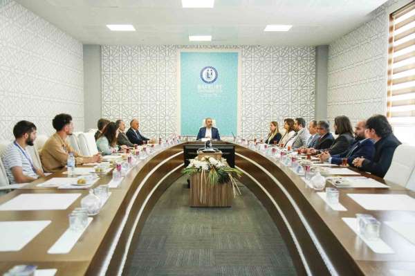 Yenilenme Üniversitesi Başladı: 'Zamana Yenilmiyoruz; Yenileniyoruz'