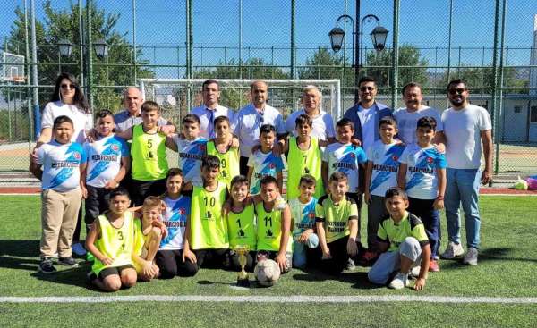 Minik sporculardan dostluk rüzgarı