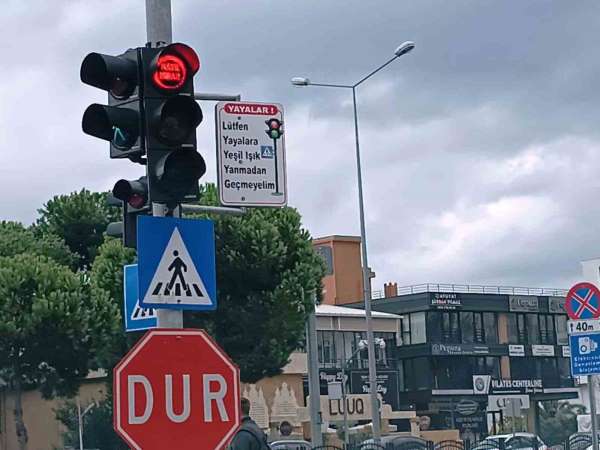 Samsun'un trafik lambaları 'Özgür Filistin' diye yanıyor