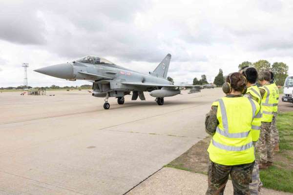Eurofighter Typhoon tedarik projesi kapsamında İngiltere'de uçak bakım tesisleri incelendi