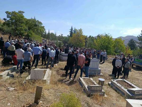 Malatya'da kazada hayatını kaybeden genç sağlık çalışanı son yolculuğuna uğurlandı