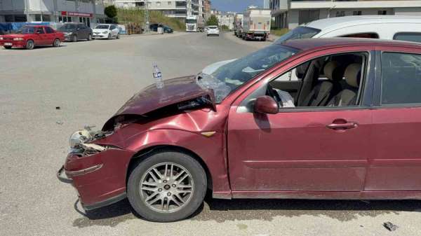 Samsun'da otomobil ile hafif ticari araç çarpıştı: 2 yaralı
