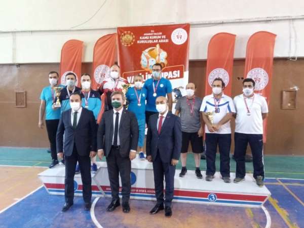 ASÜ'lü öğrenci, okçuluk şampiyonasını birincilikle tamamladı 