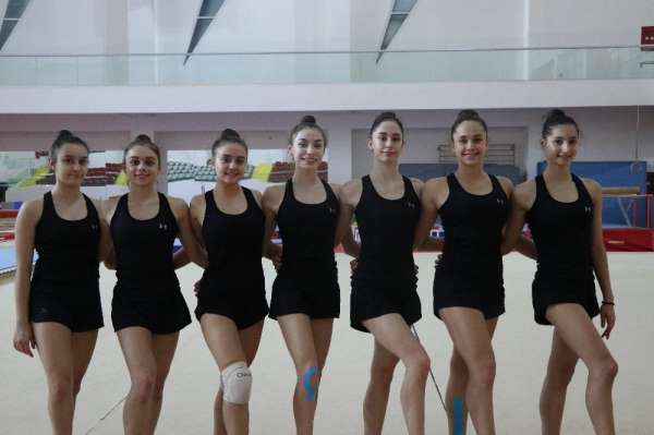 (Özel haber) Ritmik Cimnastik Büyükler Milli Takımı, Mersin'de kampa girdi 