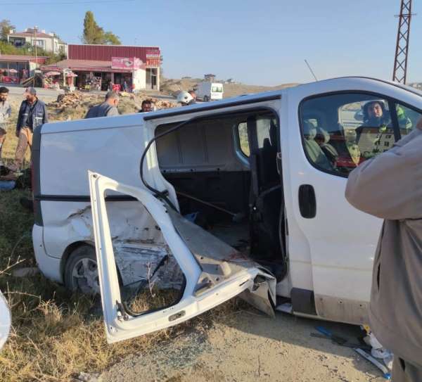 Van'da trafik kazası: 2 yaralı 