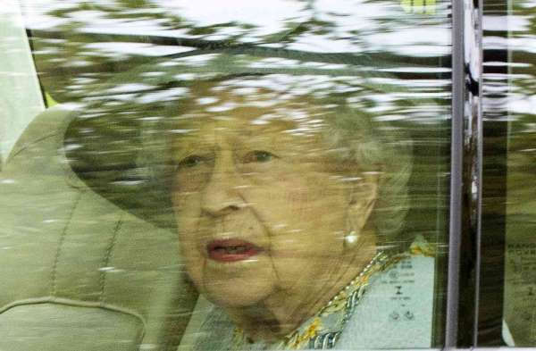 İngiltere Kraliçesi II. Elizabeth 'yılın yaşlısı' ödülünü reddetti