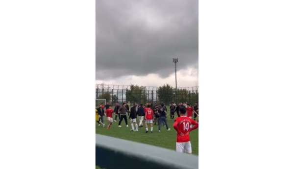 Bursa'da U16 maçında yumruklar konuştu