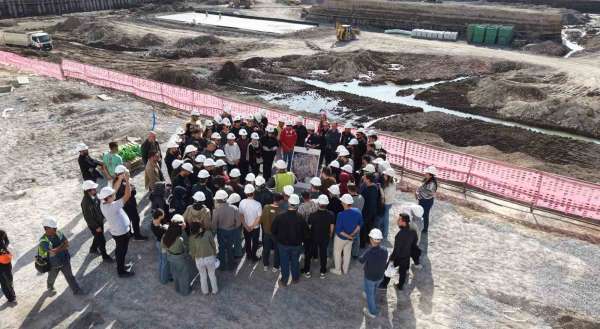 Büyükşehir, şantiyelerinin kapılarını üniversite öğrencilere açarak eğitime katkı sundu