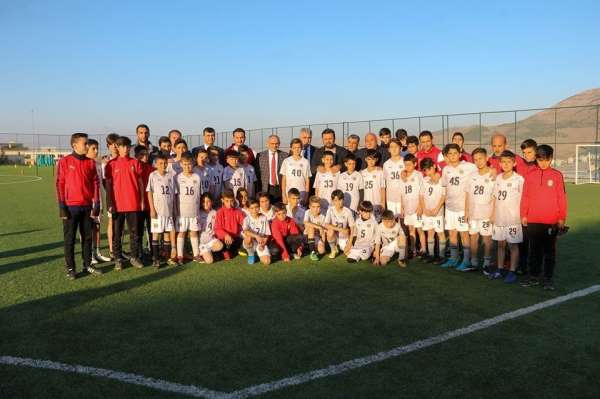 Bülent Uygun, Yerköy Futbol Akademisini ziyaret etti 