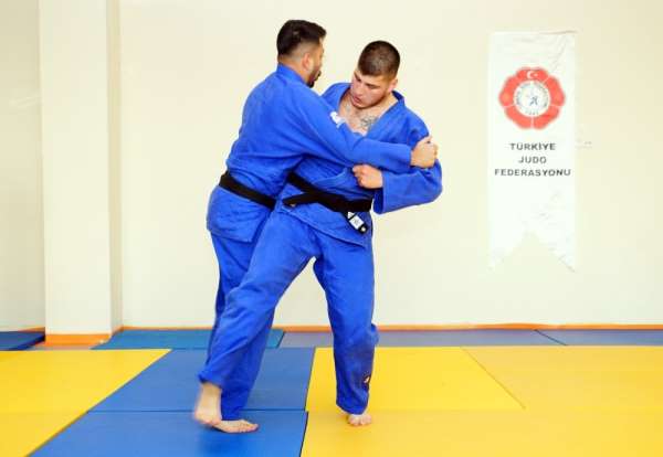 (Özle haber) Boş zamanını geçirmek için başladığı judo sporunda Avrupa üçüncüsü 