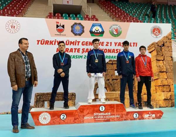 Sivaslı karateci Türkiye üçüncüsü oldu 