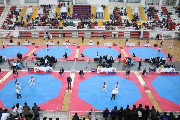 Taekwondo Türkiye Şampiyonası Sivas'ta başladı 