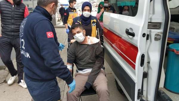 Aracının içinde babası tarafından bıçaklandı