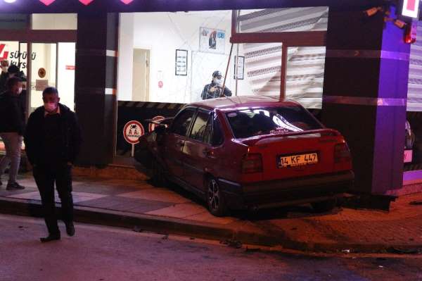 Bolu'da 2 otomobilin karıştığı kazada korona virüs tedbiri faciayı önledi