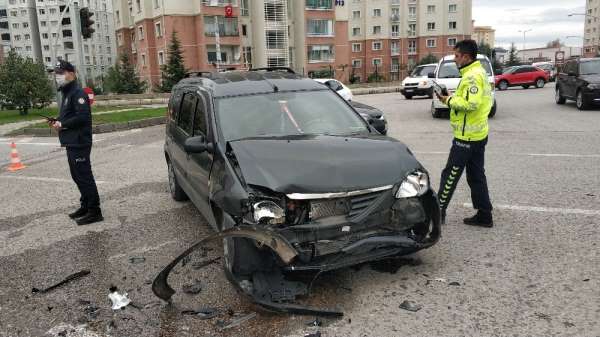 Samsun'da kavşakta iki araç çarpıştı: 1 yaralı