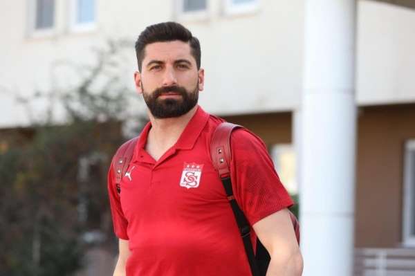 Sivasspor'da kaleci Muammer korona virüse yakalandı