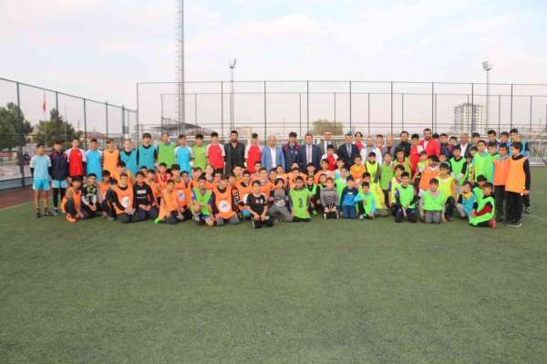 Kabakcı'dan genç futbolculara tatlım ikramı