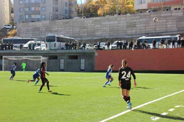Kadınlar Futbol Süper Ligi: Hakkarigücü: 0 - Fatih Karagümrük: 0 - Hakkari haber