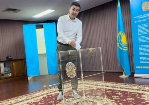 Kazakistan'da halk erken cumhurbaşkanlığı seçimi için sandık başında - Astana haber