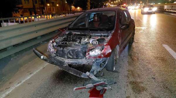 Samsun'da otomobil viyadüğün bariyerine çarptı: 1 yaralı - Samsun haber