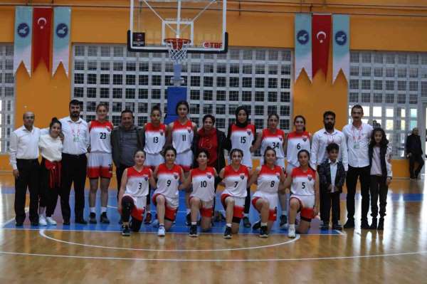 Van Büyükşehir Belediyesi Kadın Basketbol Takımı ilk maçından galip ayrıldı - Van haber