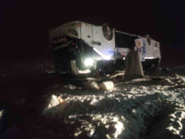 Bingöl'de 2 ayrı otobüs kazası: 22 yaralı