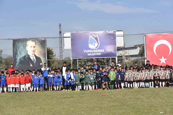 Yunusemre'de 100. Yıl Ara Tatil Futbol Turnuvası yapıldı