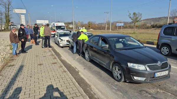 Bartın'da zincirleme kaza: 3 yaralı