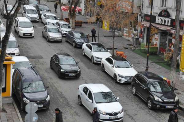 Kars'ta trafiğe kayıtlı araç sayısı 50 bine ulaştı: Park sorunu büyüyor