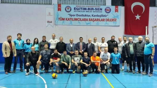 Kütahya'da 'eğitim çalışanları voleybol turnuvası' başladı